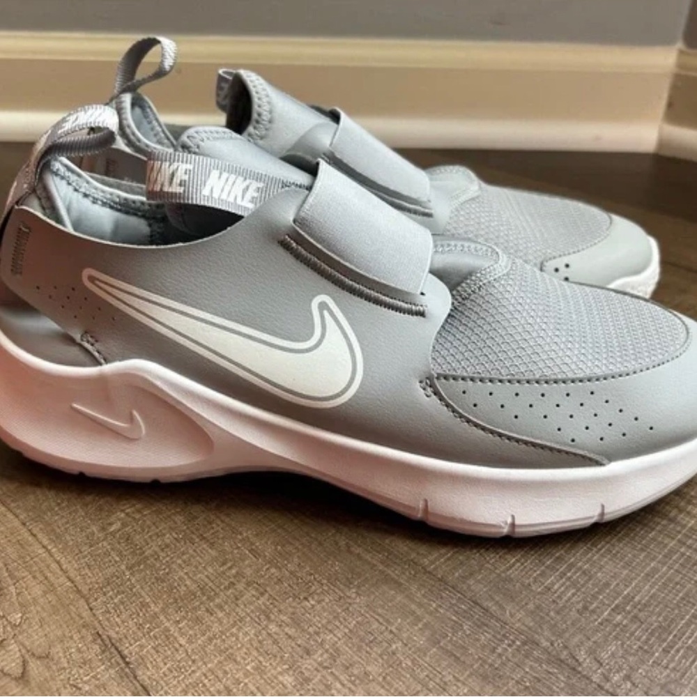 Nike Kids Grey and White Slip-On Athletic Sneakers 5y